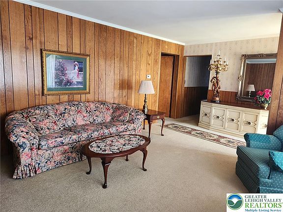 2nd image of 90 Porter St