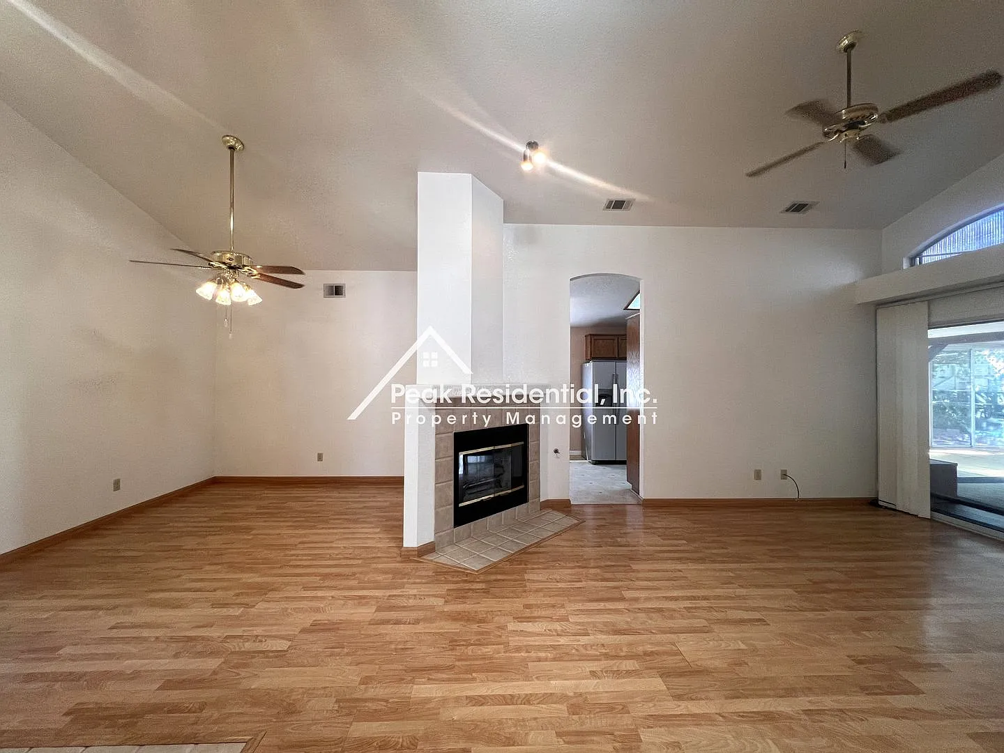 Spacious Antelope 3bd/2ba Home with Large Sunroom! — Photo 4