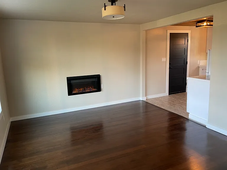 512-514 W Marcy Ave — Photo 5