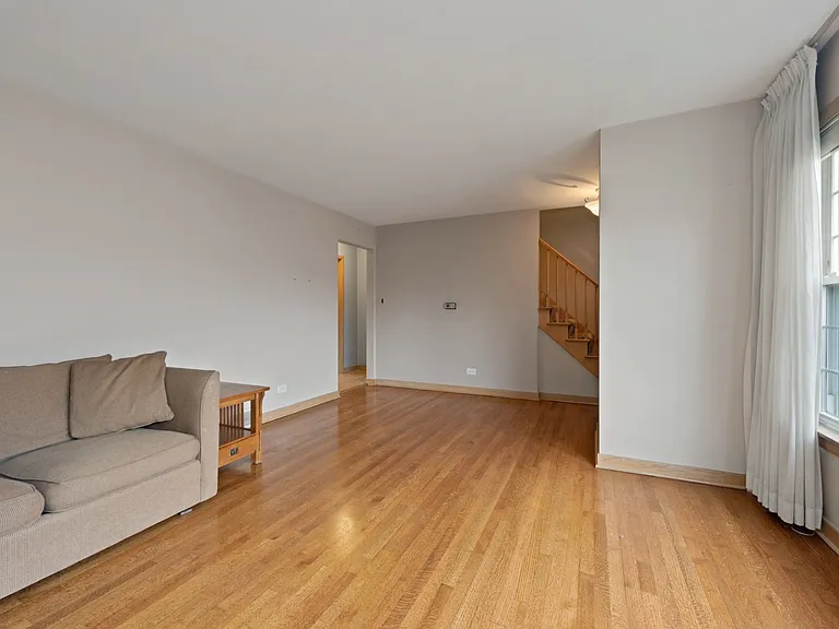 718 1/2 N Western Ave — Photo 2