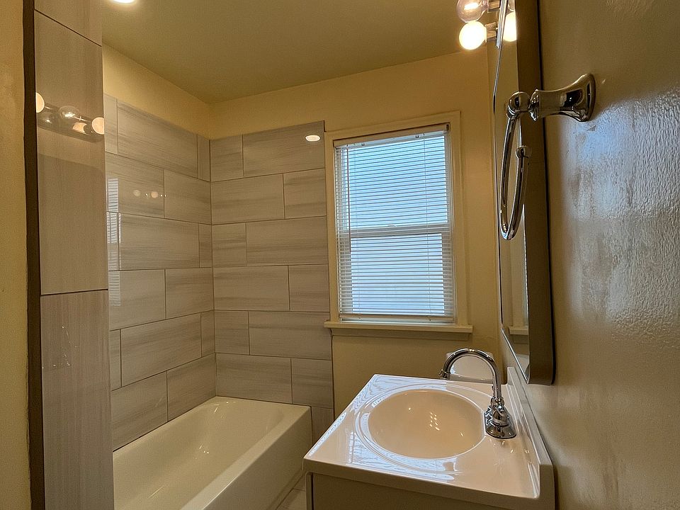 1st image of 332 E Utopia Ave S