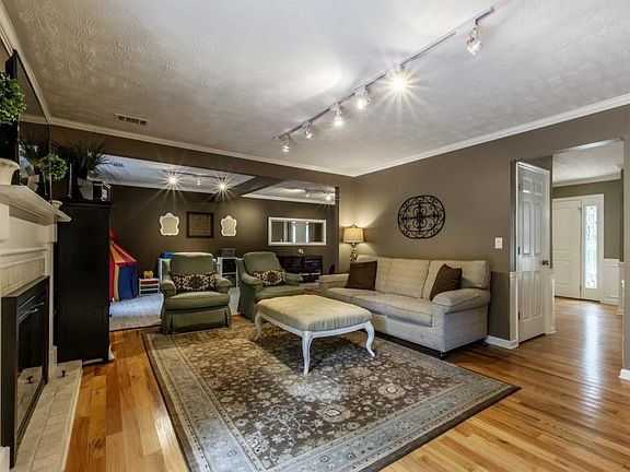 4th image of 775 Crab Orchard Ct