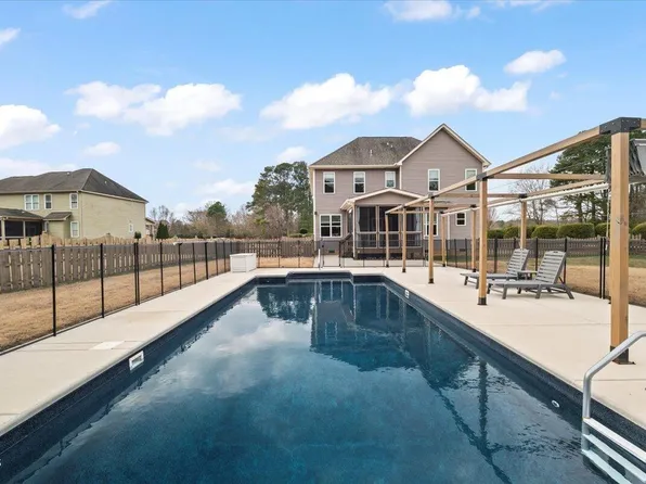 3028 Plantation Glen Dr, Zebulon, NC 27597
