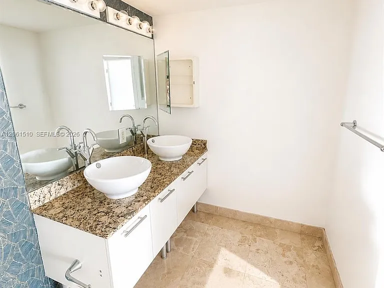 41 SE 5th St #1415 — Photo 10