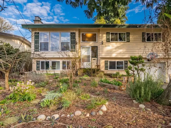 32075 Debreen Cres, Abbotsford, BC V2T 1H1