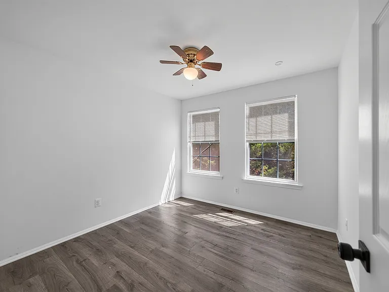 8 Worthington Ct — Photo 22