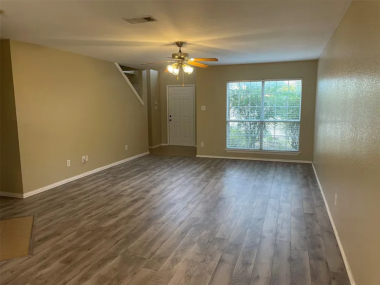 1210 Antoinette Dr — Photo 4