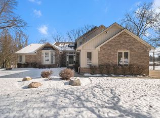 1715 Christian Hills Dr, Rochester Hills, MI 48309