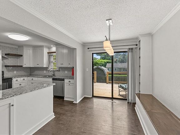5th image of 312 SW Blarney Ct