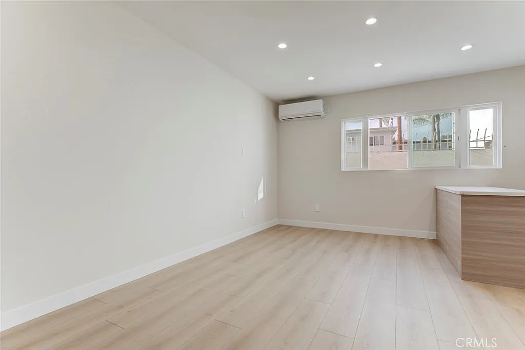Studio, 400 sqft, $1,950 — Photo 3