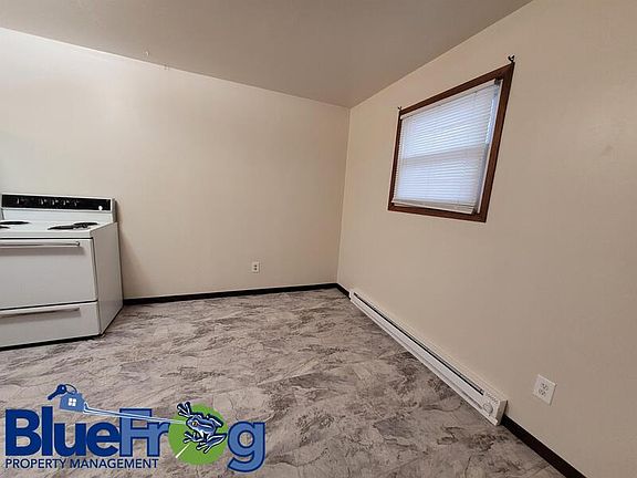 3rd image of 727 W Harris St #1/2