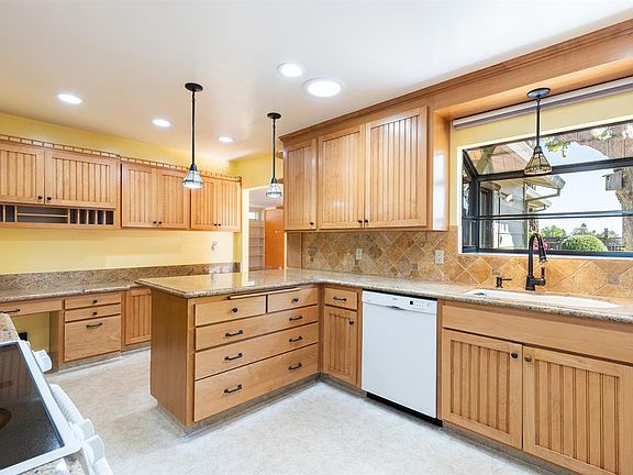 3rd image of 2236 W Hearn Avenue
