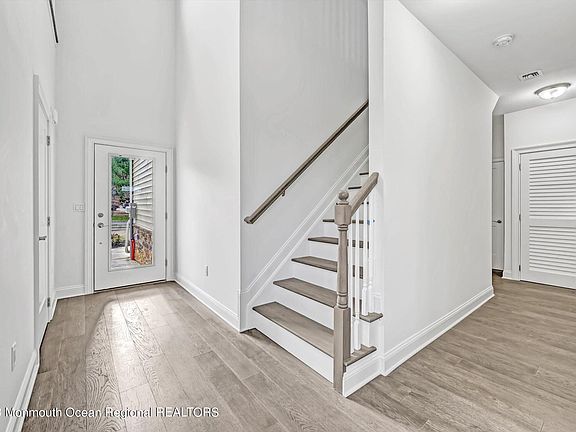 3rd image of 111 Hedgerow Ln