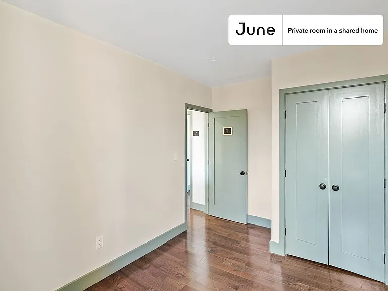 1675 Lexington Ave #B — Photo 4