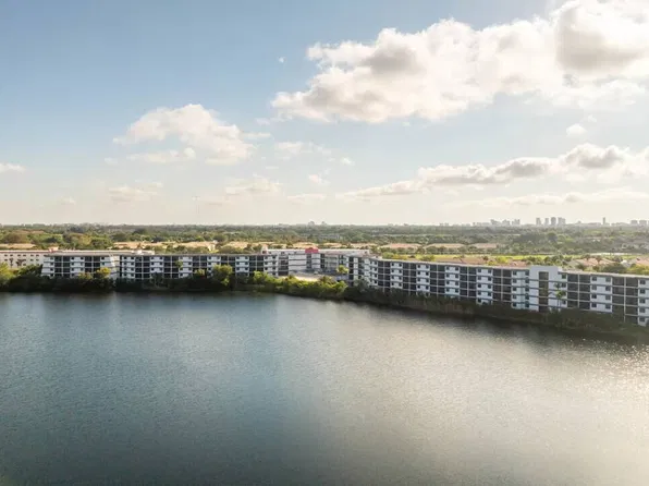 Grand Court Lakes