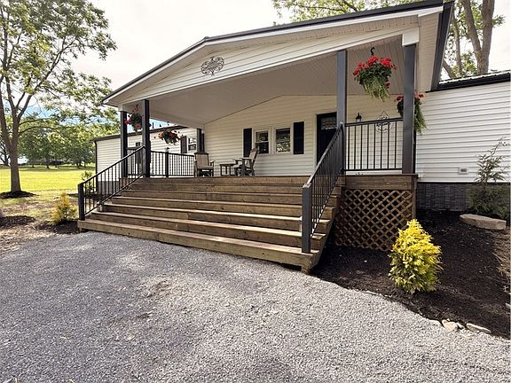 3rd image of 20 Maclaren Dr