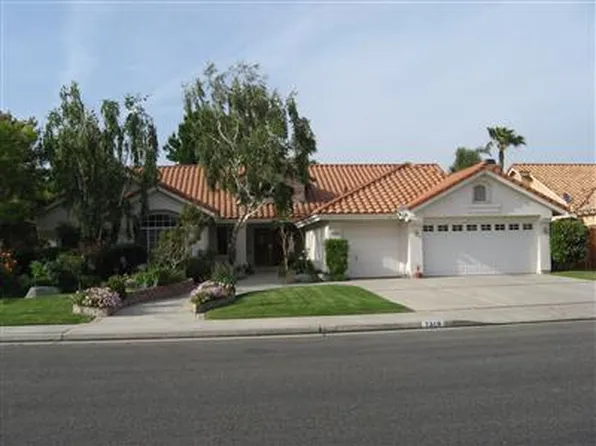 7316 Calle Los Manzanos, Bakersfield, CA 93309