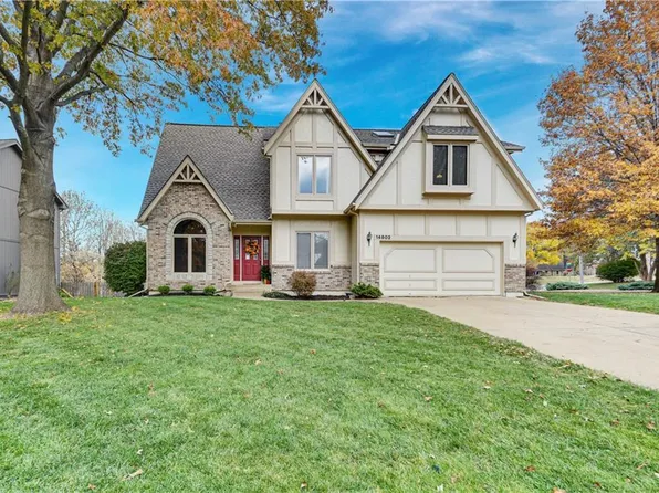 14802 Rhodes Cir, Lenexa, KS 66215