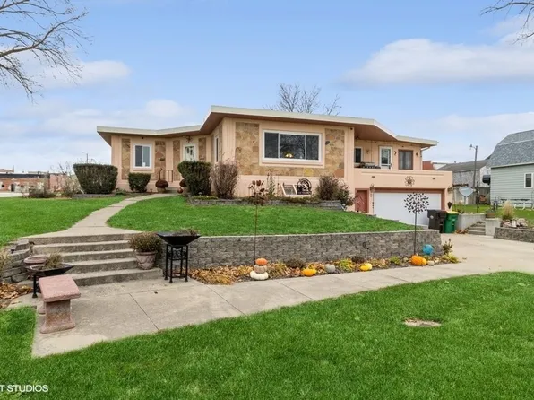 223 S 1st Ave, Winterset, IA 50273