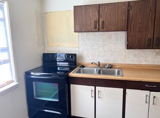 958 S 36th St, Manitowoc, WI 54220