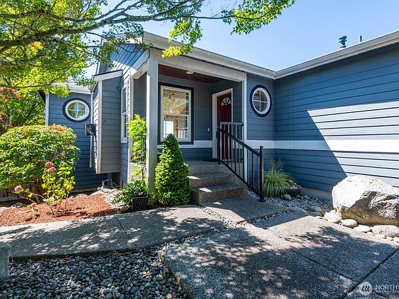 4th image of 1343 Lena Place NE