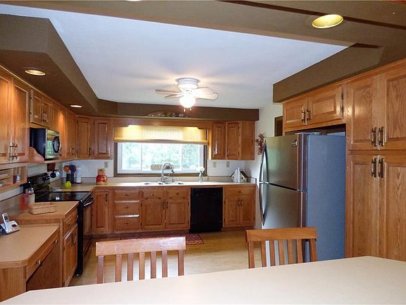 2nd image of 100 Patricia Ln
