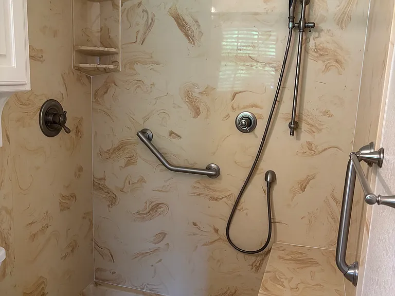 207 Courtland Cir — Photo 8