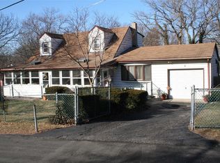 7 Poseidon Rd, Rocky Point, NY 11778