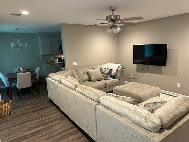16010 Lake Hills Ln — Photo 3
