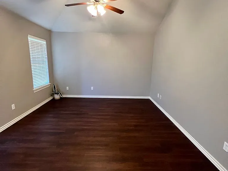 1113 Greenfield Ave — Photo 10