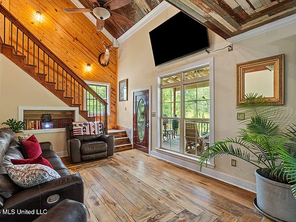 5th image of 109 B Lowe Ln