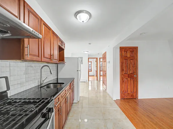 (undisclosed Address), Woodhaven, NY 11421