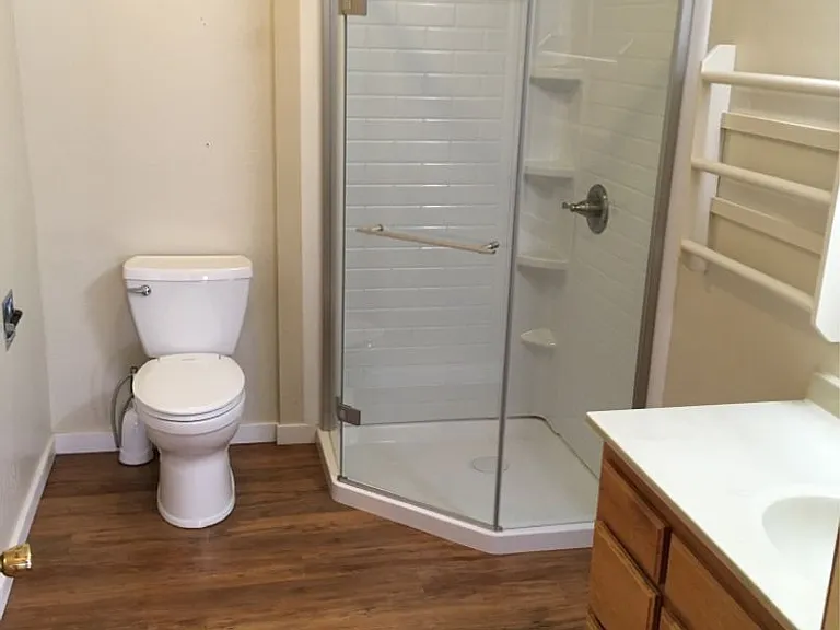 3690 Tulare St — Photo 10