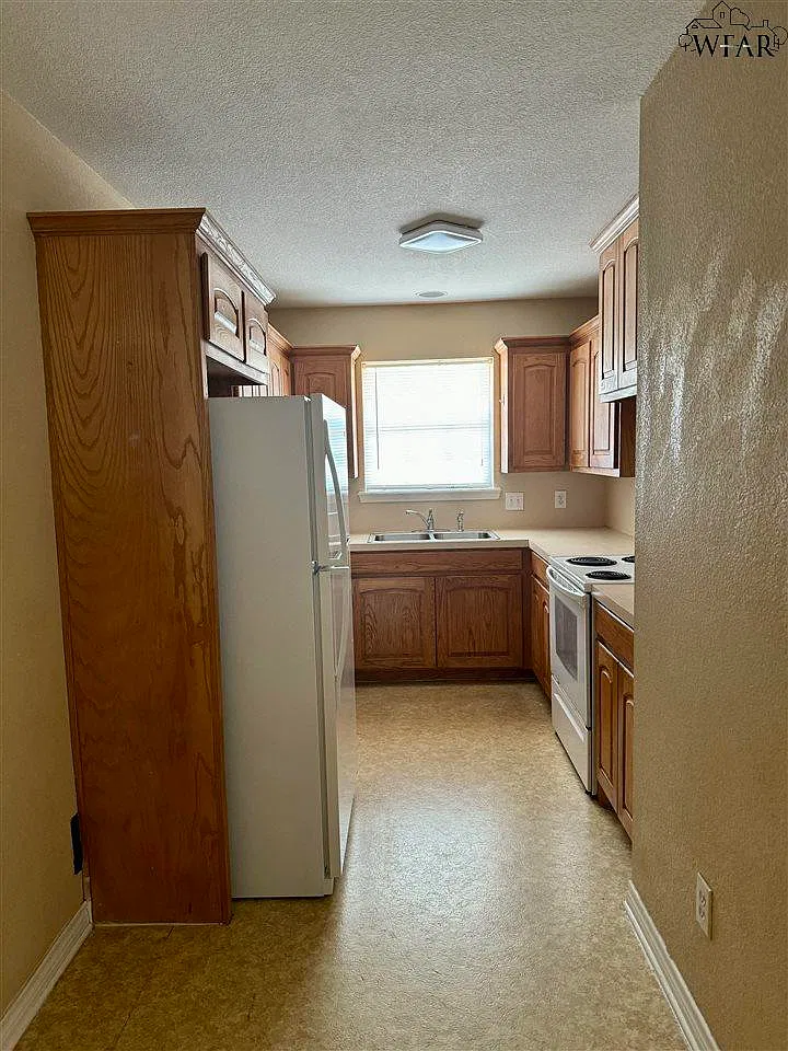 2 bed, 2.0 bath, 1324 sqft, $1,300 — Photo 3