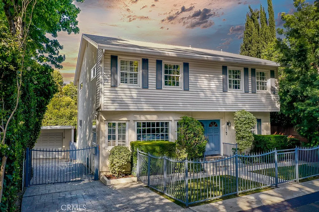 4 bed, 2.5 bath, 2701 sqft, $10,000 — Photo 2