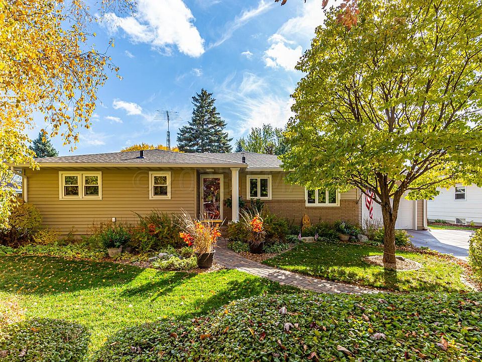 2831 Edgewood Dr N, Fargo, ND 58102 Zillow