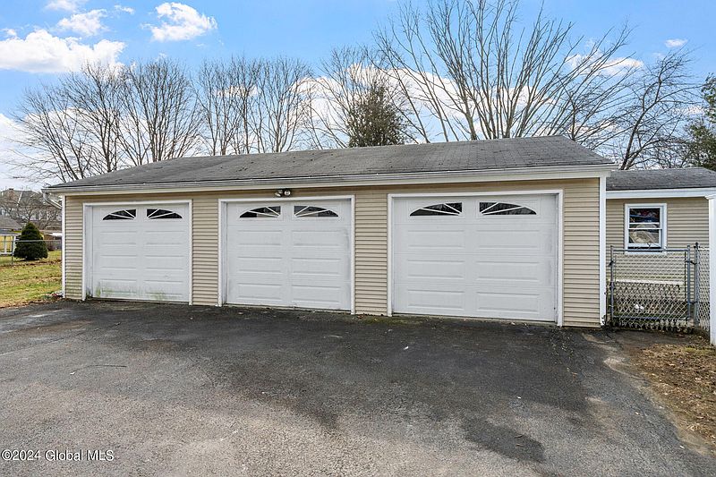 4th image of 4 Boltwood Ave Avenue