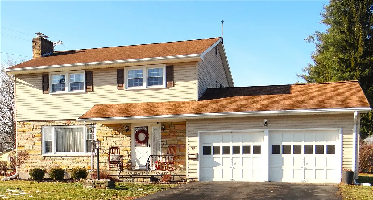 201 Meadowlark Rd photo 1