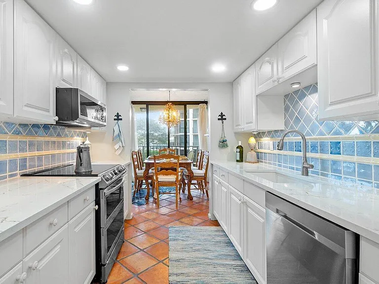 899 Jeffery St #3050 — Photo 8
