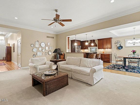 5th image of 7450 Hickory Valley Dr