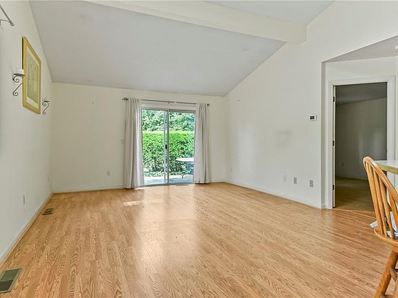 4th image of 754 Williamsburg Cir