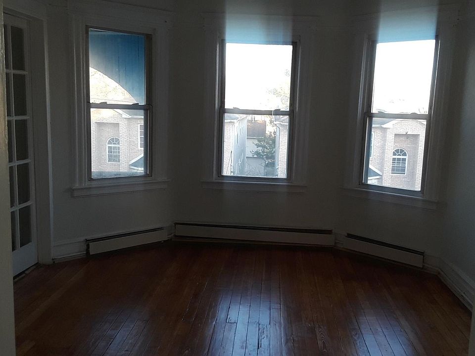 1st image of 27 Norwood St Floor 3