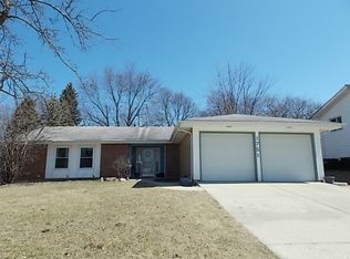 1721 Chippendale Rd, Hoffman Estates, IL 60169