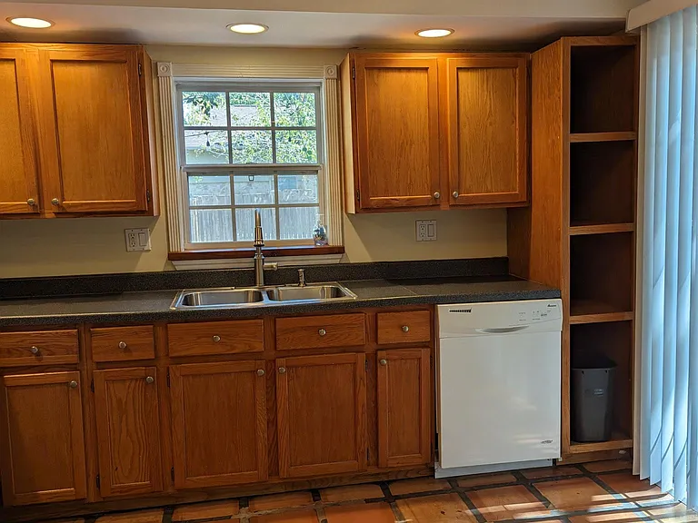 1509 Newton St — Photo 13