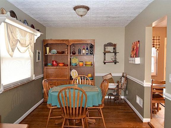 3rd image of 3680 Edgebrook Dr