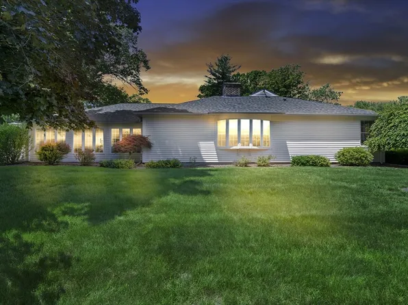 10 Silver Lake Dr, Agawam, MA 01001