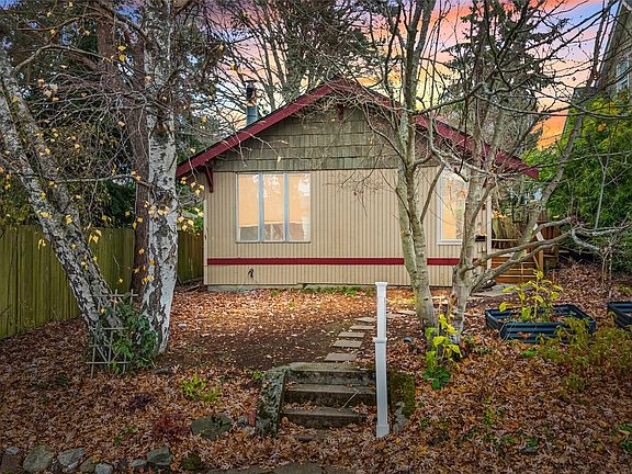 2nd image of 4338 SW Willow Street