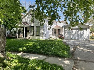 1213 S 7th St, Manitowoc, WI 54220