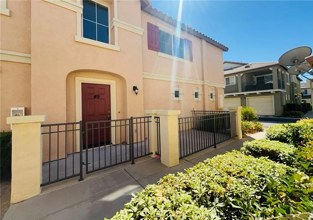 2 bed, 1140 sqft, $2,295 — Photo 2
