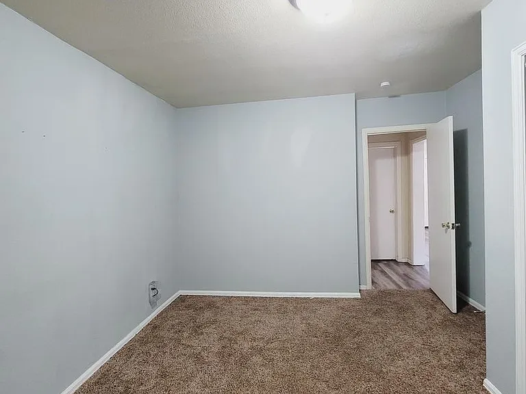 112 N Walnut St — Photo 11